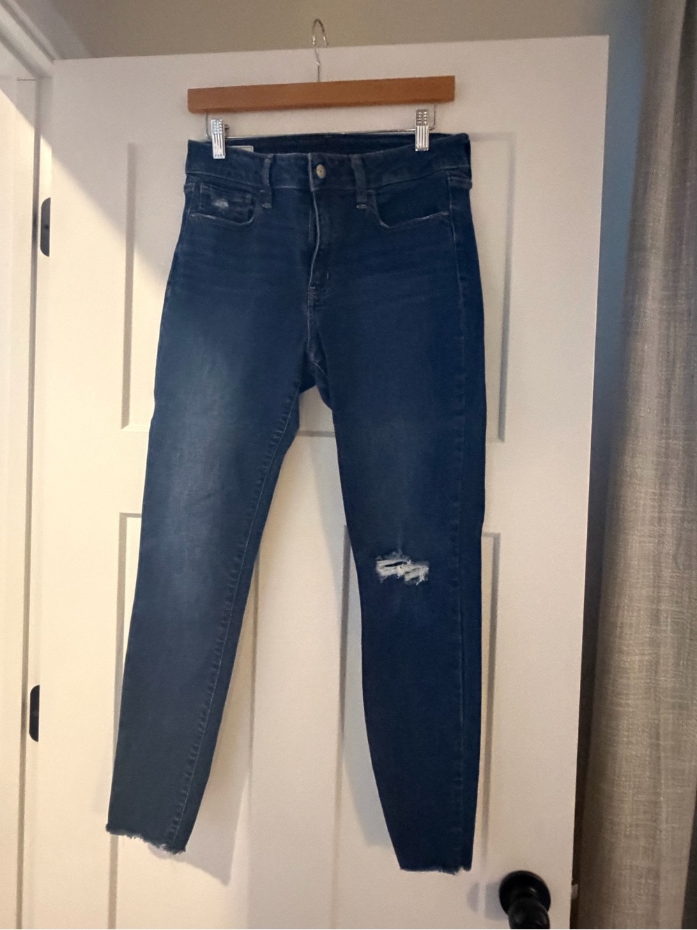 GAP Men’s Dark Blue Skinny Jeans with Knee Distress